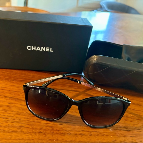 CHANEL sunglasses in original box with case - Picture 7 of 9